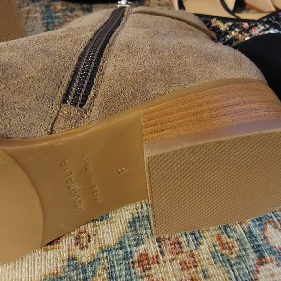 E U C! Aquatalia Faria Taupe Suede Weatherproof Ankle Bootie S : 6 BARELY WORN - Picture 3 of 14